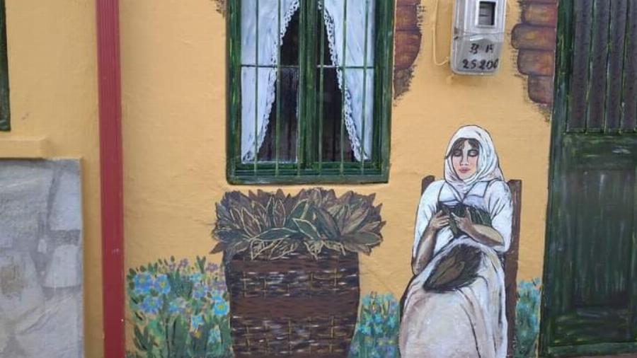 Χαλκιδική lockdown: Ζωγραφισμένοι τοίχοι παλαιών κτιρίων «σπάνε» τη μουντάδα του lockdown