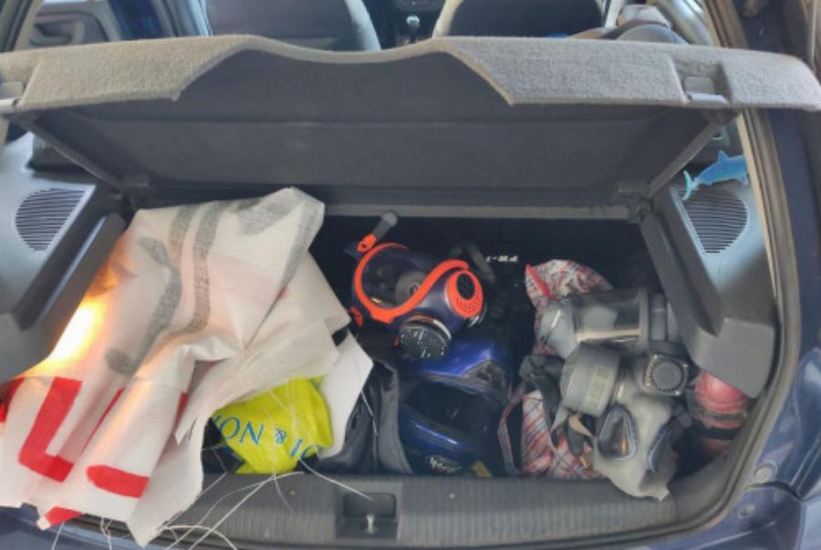 Πολυτεχνείο προσαγωγές: Η ΕΛ.ΑΣ προχώρησε σε προσαγωγές – Βρήκε ΙΧ γεμάτο με κοντάρια, κράνη και αντιασφυξιογόνες μάσκες