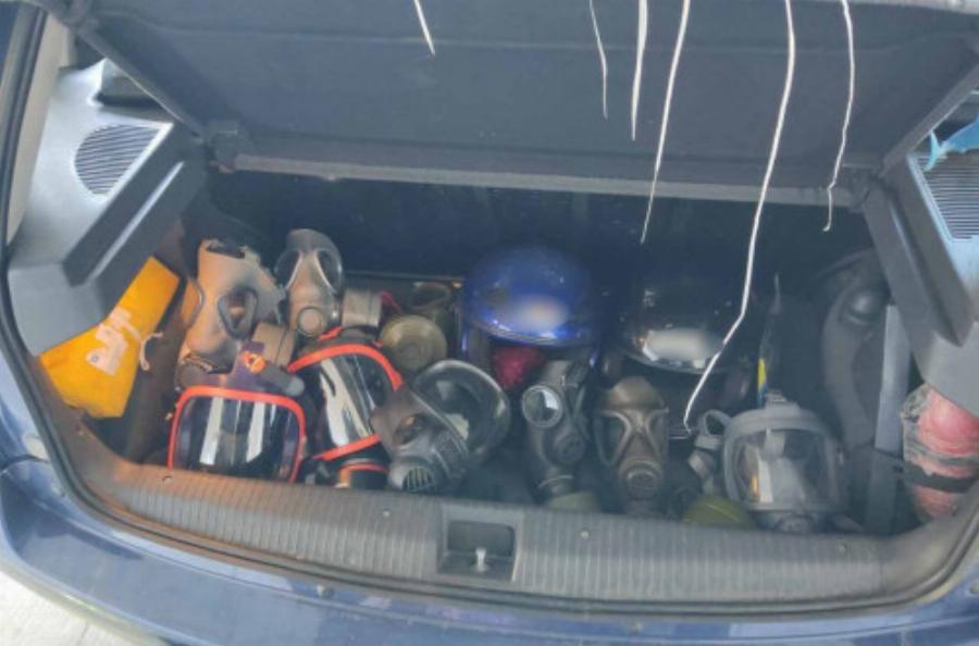 Πολυτεχνείο προσαγωγές: Η ΕΛ.ΑΣ προχώρησε σε προσαγωγές – Βρήκε ΙΧ γεμάτο με κοντάρια, κράνη και αντιασφυξιογόνες μάσκες