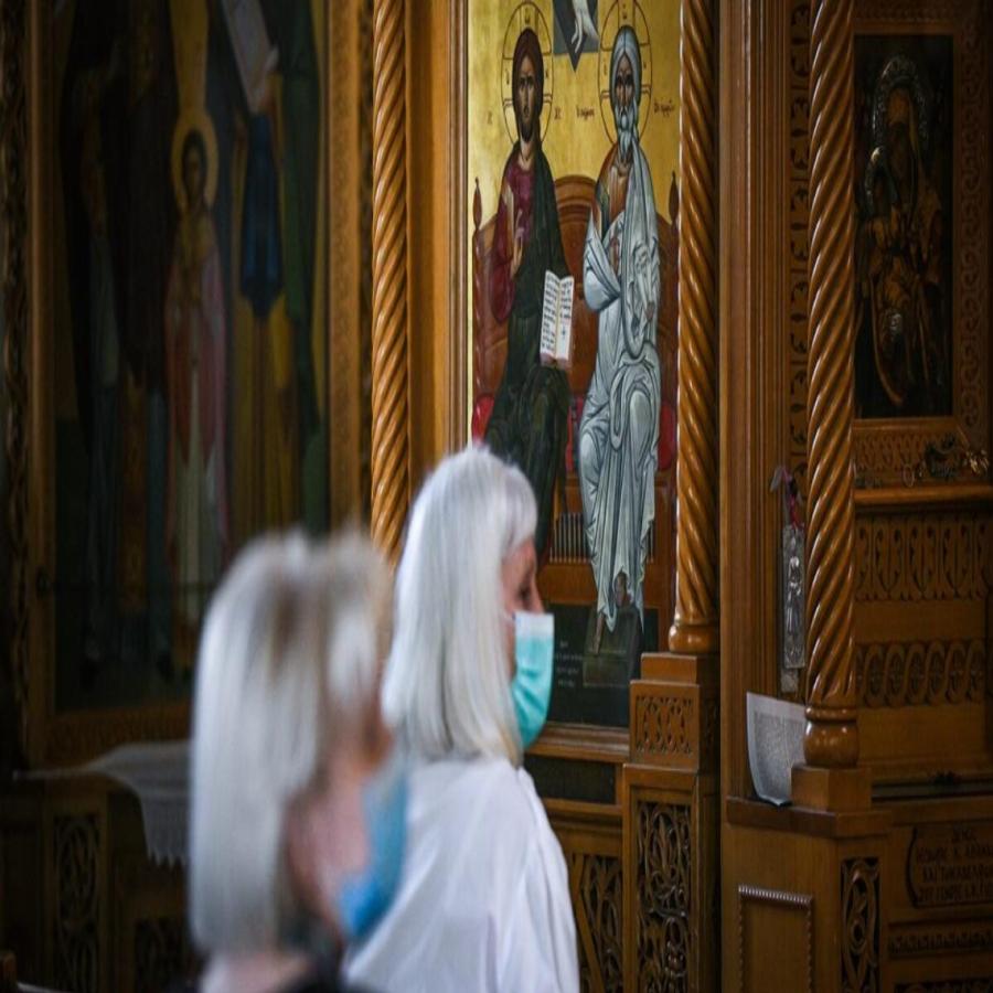 Νέα Σμύρνη εκκλησία: Απίστευτο εν μέσω lockdown – Ιερέας προσκάλεσε πιστούς να κοινωνήσουν