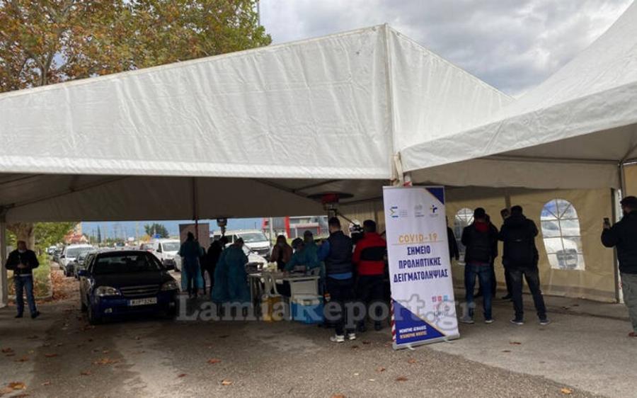 Λαμία rapid test: Πλήθος κόσμου πάει να κάνει το τεστ – Έχει ήδη βρεθεί ένα θετικό στα πρώτα 45