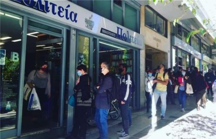Αθηναίοι: Το ευχάριστο νέο της μέρας – Πλήθος Αθηναίων στην ουρά για να αγοράσουν βιβλία