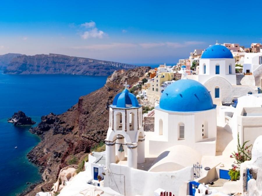 Τουρισμός τον Οκτώβριο: Ποια είναι τα στοιχεία για τα ελληνικά αεροδρόμια – Νικητές και χαμένοι