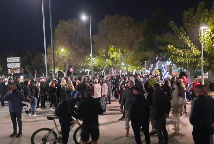 Συγκέντρωση στη Θεσσαλονίκη: Πλήθος κόσμου διαδήλωσε κατά του lockdown στο Λευκό Πύργο