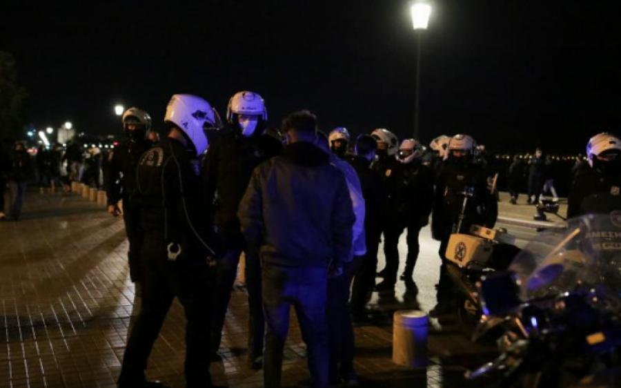 Θεσσαλονίκη: Επεισόδια έλαβαν χώρα χθες βράδυ στην πόλη ανάμεσα στα ΜΑΤ και διαδηλωτές κατά του κορονοϊού