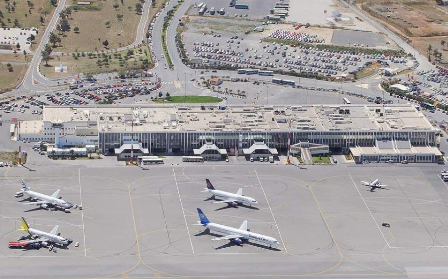 Τουρισμός τον Οκτώβριο: Ποια είναι τα στοιχεία για τα ελληνικά αεροδρόμια – Νικητές και χαμένοι