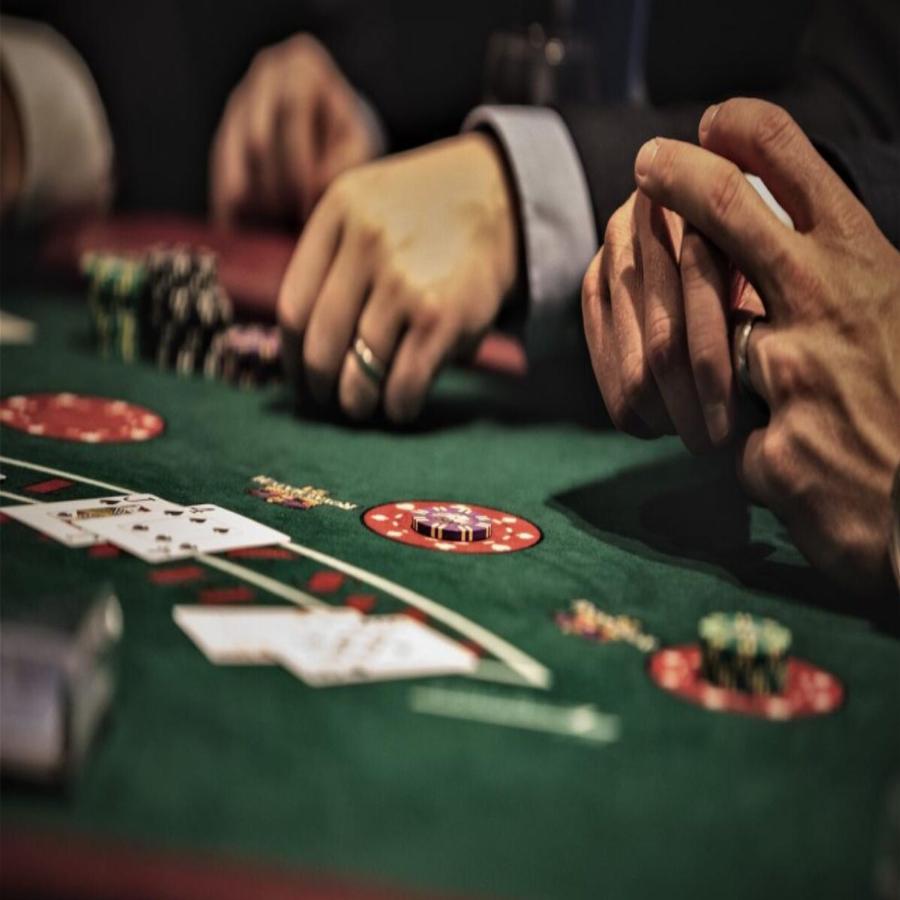 Κυψέλη Αττική: 19 άτομα έπαιζαν τυχερά παιχνίδια σε διαμέρισμα – Επιβλήθηκαν πρόστιμα