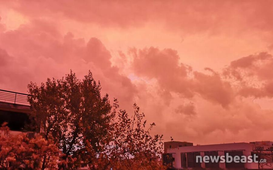 Αττική: Κατακόκκινος βάφτηκε ο ουρανός λίγο πριν τη σφοδρή βροχόπτωση – Εντυπωσιακές οι εικόνες