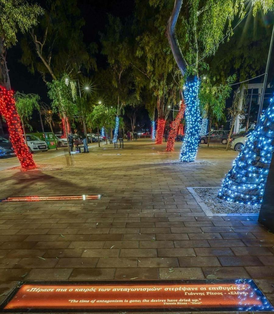 Γλυφάδα: Η οδός Λαμπράκη έχει γεμίσει με ποιήματα – Δείτε τον περίφημο «δρόμο των ποιητών»