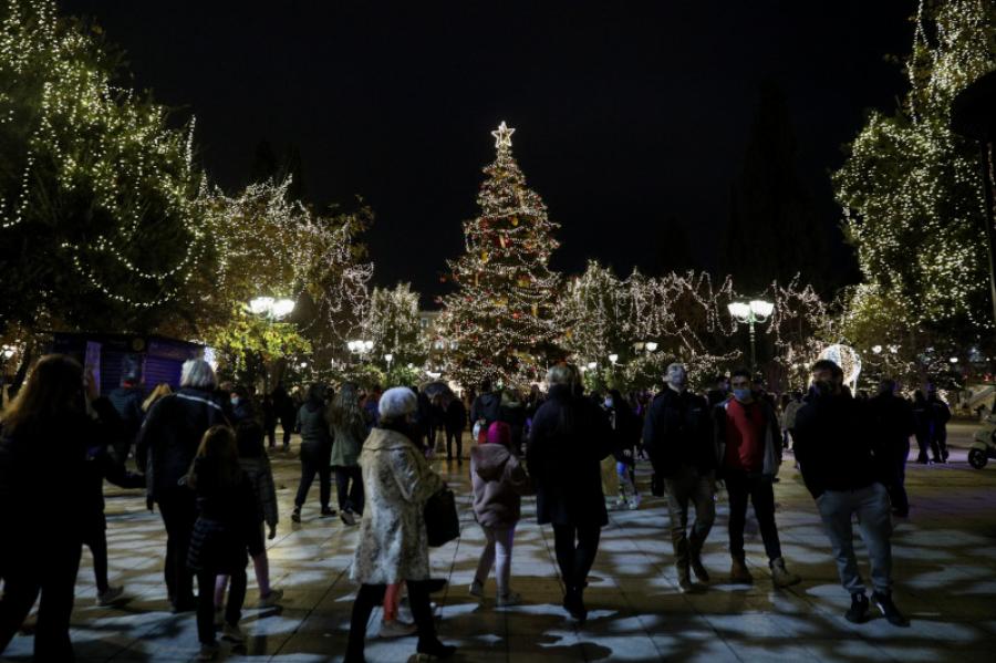 Πολυκοσμία στο Σύνταγμα: Κανένα lockdown – Χθες το απόγευμα πλήθος κόσμου γέμισε την πλατεία