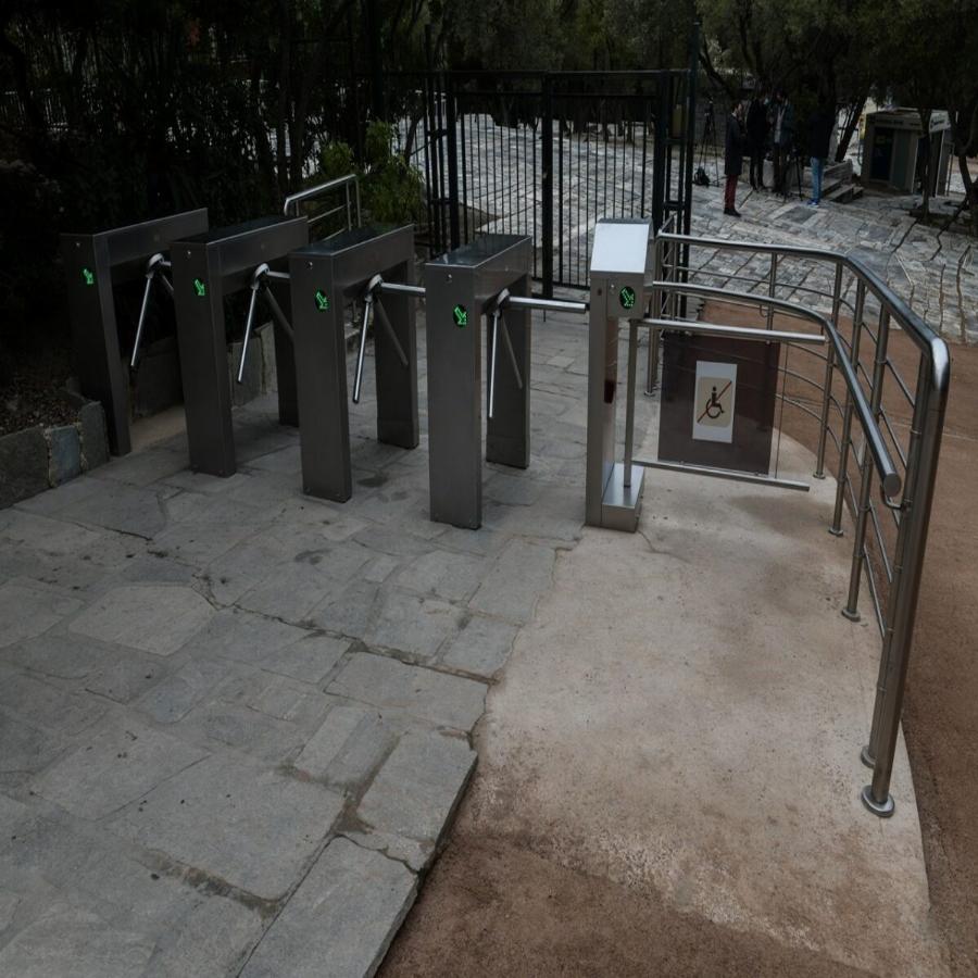 Ακρόπολη: Εγκαινιάστηκε ο ανελκυστήρας για τα ΑμεΑ παρουσία του πρωθυπουργού