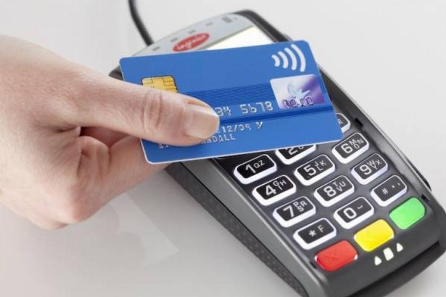 Ηγουμενίτσα: Απίστευτο – Γυναίκα βρήκε χαμένη χρεωστική κάρτα και τη χρησιμοποίησε για αγορές των 142,20 ευρώ