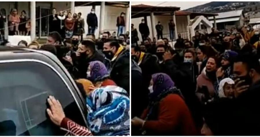 Βόλος: Σοκ με απίστευτο συνωστισμό σε κηδεία Ρομά – Δεν φορούσαν μάσκες και δεν τηρούσαν τις αποστάσεις