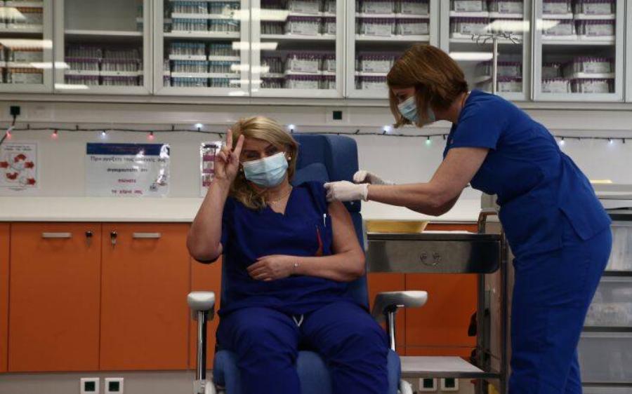 Εμβολιασμοί κορονοϊού: Ιστορικές στιγμές – Δείτε ποιοι εμβολιάζονται σήμερα στη χώρα