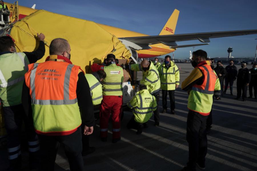 Εμβόλια κορονοϊού: Έφτασε στη χώρα μας η παρτίδα των 83.850 δόσεων της Pfizer