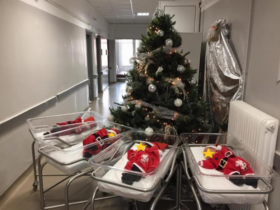 Μαιευτική Κλινική Κιλκίς: Έντυσαν Άη-Βασίληδες τα νεογέννητα της κλινικής