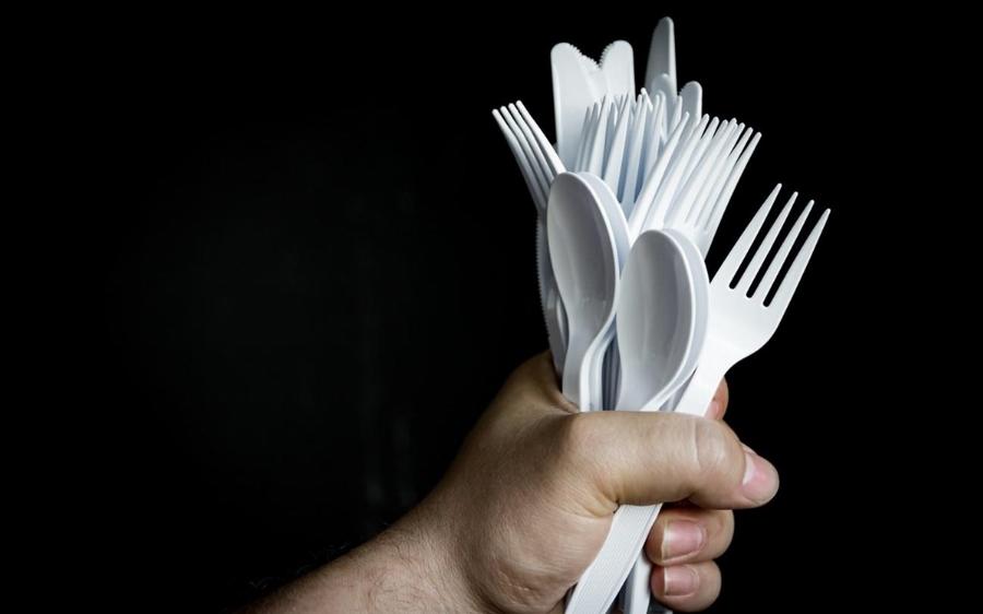 Πλαστικά μίας χρήσης: Καταργούνται από την 1η Φεβρουαρίου 2021 σε φορείς του Δημοσίου