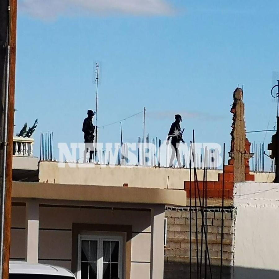 Μέγαρα: Έπεσαν πυροβολισμοί μεταξύ Ρομά – Έτοιμοι για έφοδο τα ΕΚΑΜ, η ΟΠΚΕ και η ΕΛΑΣ