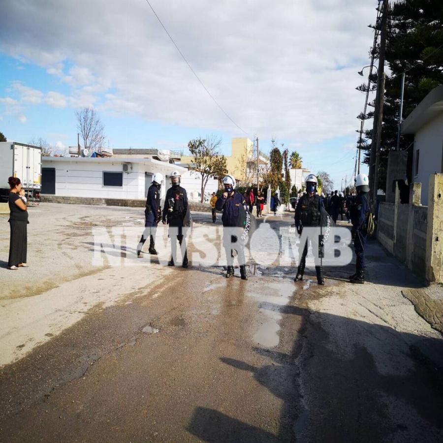 Μέγαρα: Έπεσαν πυροβολισμοί μεταξύ Ρομά – Έτοιμοι για έφοδο τα ΕΚΑΜ, η ΟΠΚΕ και η ΕΛΑΣ