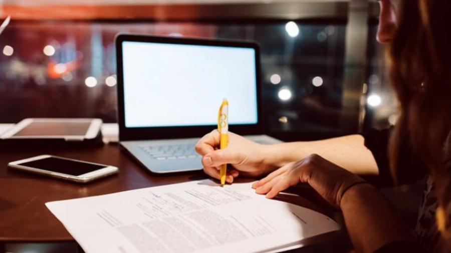 Τηλεκπαίδευση σχολεία: Δείτε πότε σταματούν τα μαθήματα για τις διακοπές των Χριστουγέννων