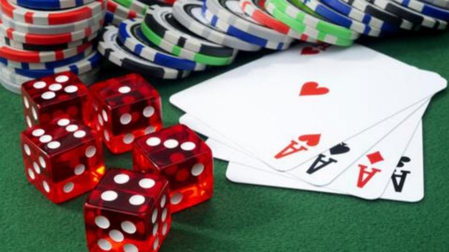 Ηλιούπολη: Αστυνομικοί τζόγαραν σε καφενείο-λέσχη εν ώρα υπηρεσίας – Βρέθηκαν όπλα στο καφενείο