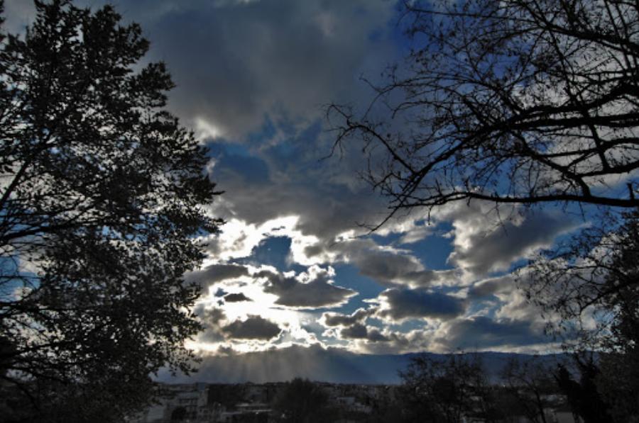 Πρόγνωση καιρού 21/12: Συννεφιά με τοπικές βροχές και κρύο – Δείτε τον καιρό σήμερα στη χώρα