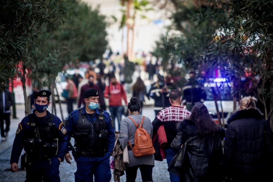 Ερμού Αθήνα: Ανησυχία με την απίστευτη πολυκοσμία το Σαββατοκύριακο – Οι ειδικοί προειδοποιούν ότι θα ξανακλείσουμε