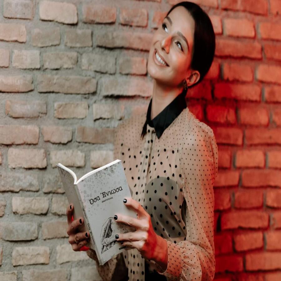 Όσα Ένιωσα: Το βιβλίο του Ονειροπόλη που αρχικά κατέκλυσε το Instagram σπάζοντας όλα τα ρεκόρ, πλέον βάζει πλώρη για το εξωτερικό