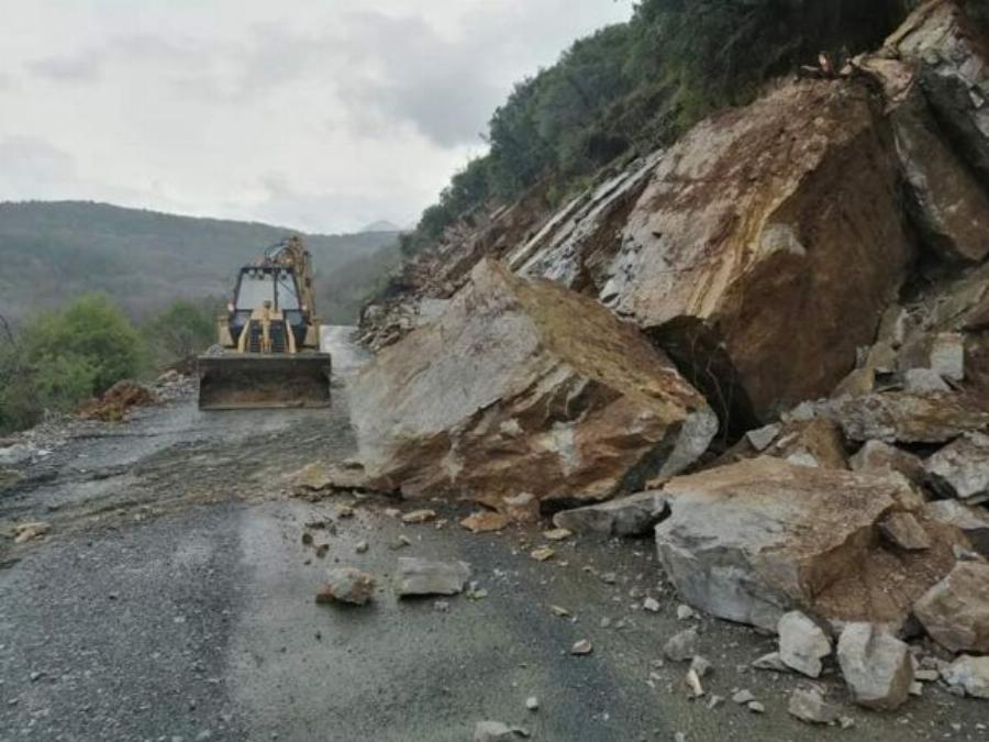 Ήπειρος: Ζημιές από ανεμοστρόβιλο λόγω κακοκαιρίας – 10 δήμοι σε κατάσταση έκτακτης ανάγκης