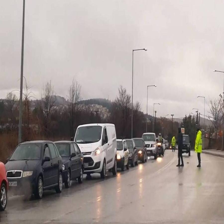 Κοζάνη διαμαρτυρία: Μεγάλη πορεία με δεκάδες αυτοκίνητα για τις 81 ημέρες καραντίνας