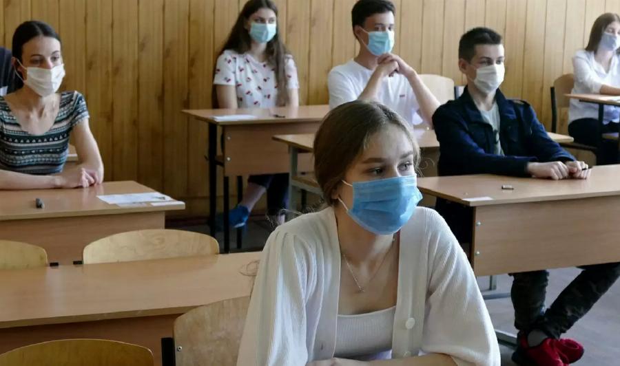 Γυμνάσια και Λύκεια: Είναι τα επόμενα που θα ανοίξουν – Τι θα γίνει με χιονοδρομικά και εστίαση