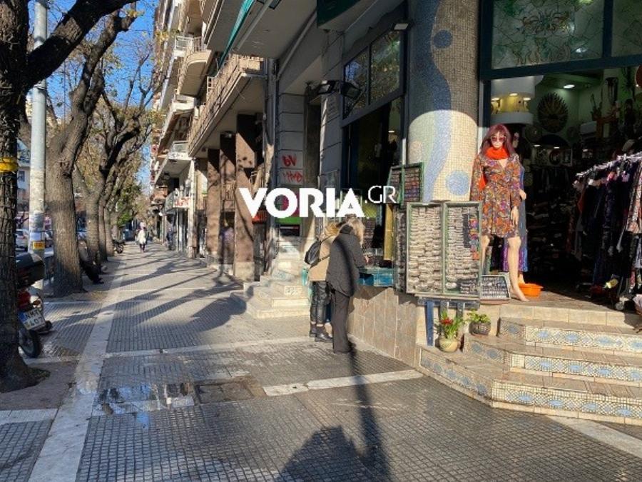 Θεσσαλονίκη άνοιγμα αγοράς: Μεγάλες ουρές έξω από τα καταστήματα την πρώτη μέρα λειτουργίας