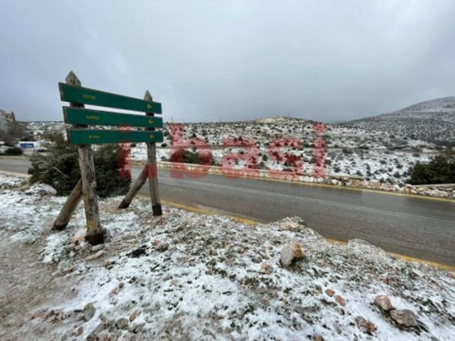 Πάρνηθα χιόνια: Στα λευκά ντύθηκε το βουνό από τη χιονόπτωση – Δείτε βίντεο και φωτογραφίες