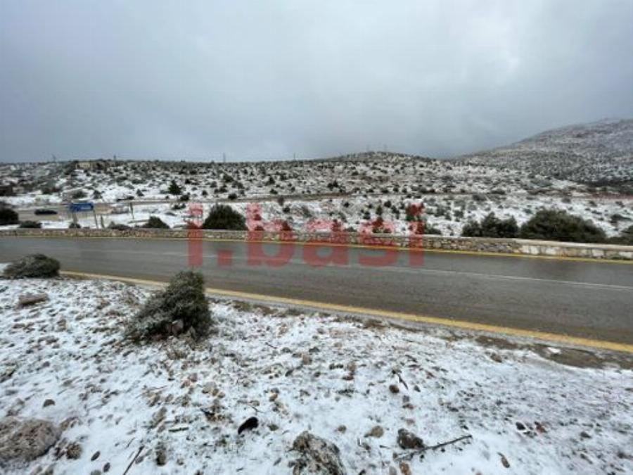 Πάρνηθα χιόνια: Στα λευκά ντύθηκε το βουνό από τη χιονόπτωση – Δείτε βίντεο και φωτογραφίες