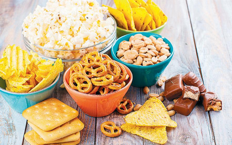 Ελλάδα lockdown: Σνακ, γλυκά, σοκολάτες και αλκοόλ προτίμησαν οι Έλληνες στην πρώτη καραντίνα