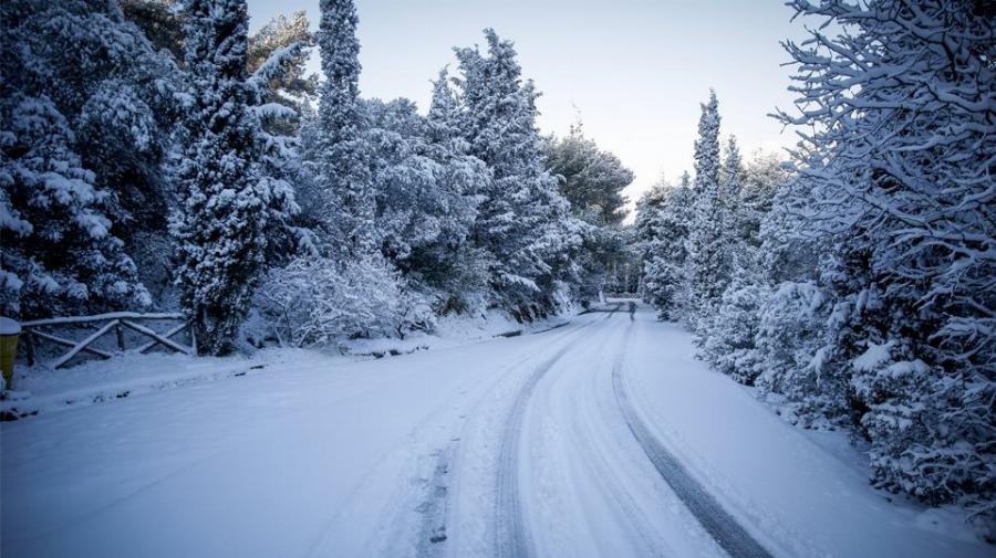 Κακοκαιρία Λέανδρος: Σε εξέλιξη το τρίτο κύμα κακοκαιρίας – Χιόνια στα βόρεια προάστεια της Αττικής