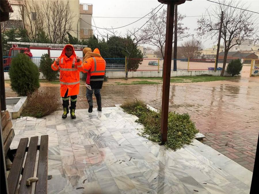 Έβρος τραγωδία: Πυροσβέστης έχασε τη ζωή του εν ώρα υπηρεσίας – Παρασύρθηκε από πλημμυρισμένο ρέμα