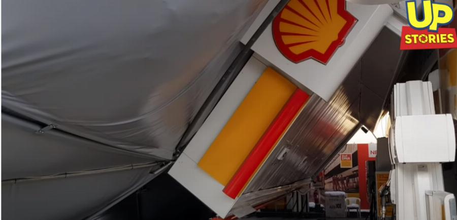 Χαϊδάρι ατύχημα: Κατέρρευσε η οροφή βενζινάδικου από το χιόνι – Συγκλονιστικό βίντεο