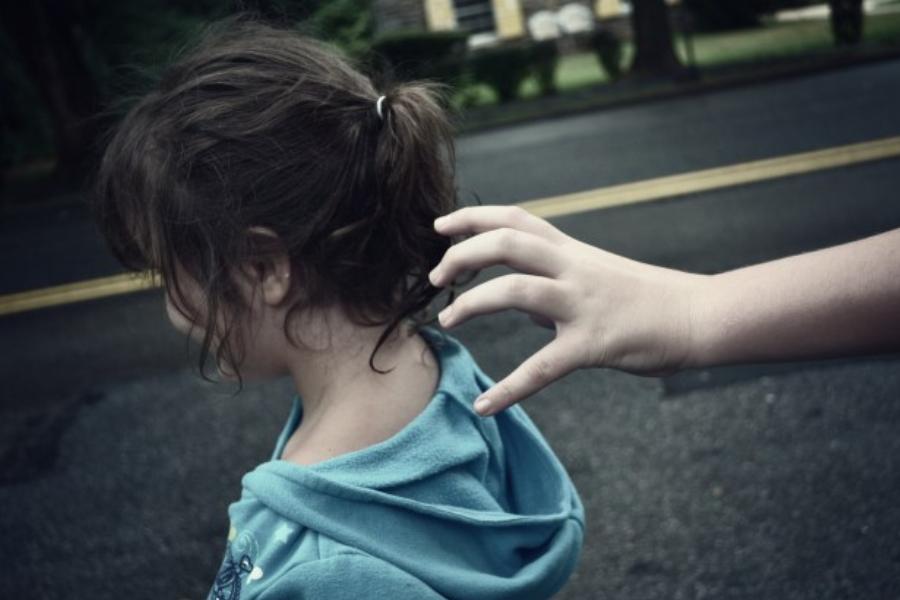 Ηράκλειο Κρήτης: Σοκ με άνδρα που αποπειράθηκε να αρπάξει ένα παιδάκι έξω από το σχολείο του