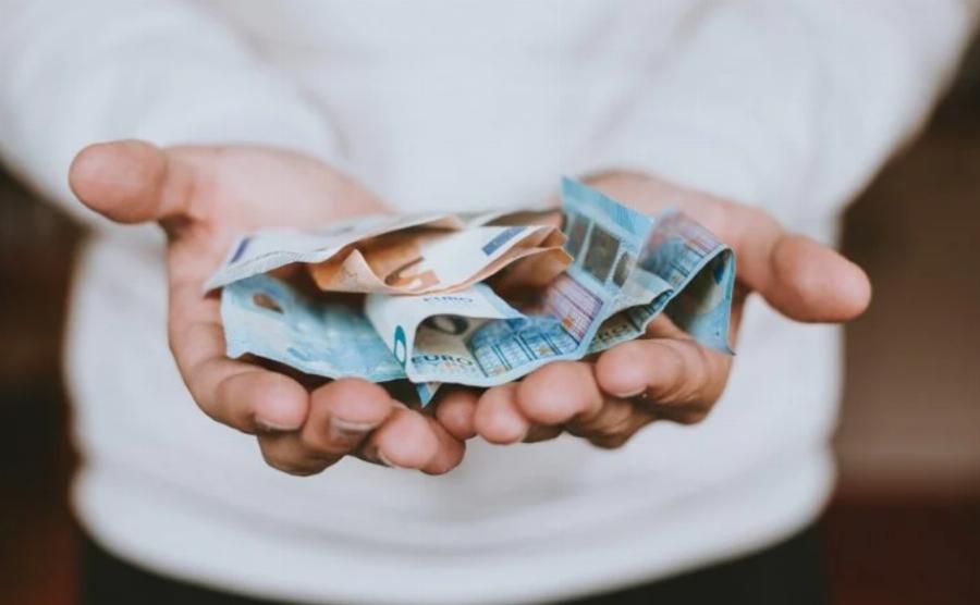 534 ευρώ επιδόματα πληρωμή: Πότε θα δοθούν τα νέα επιδόματα και ποιοι είναι οι δικαιούχοι