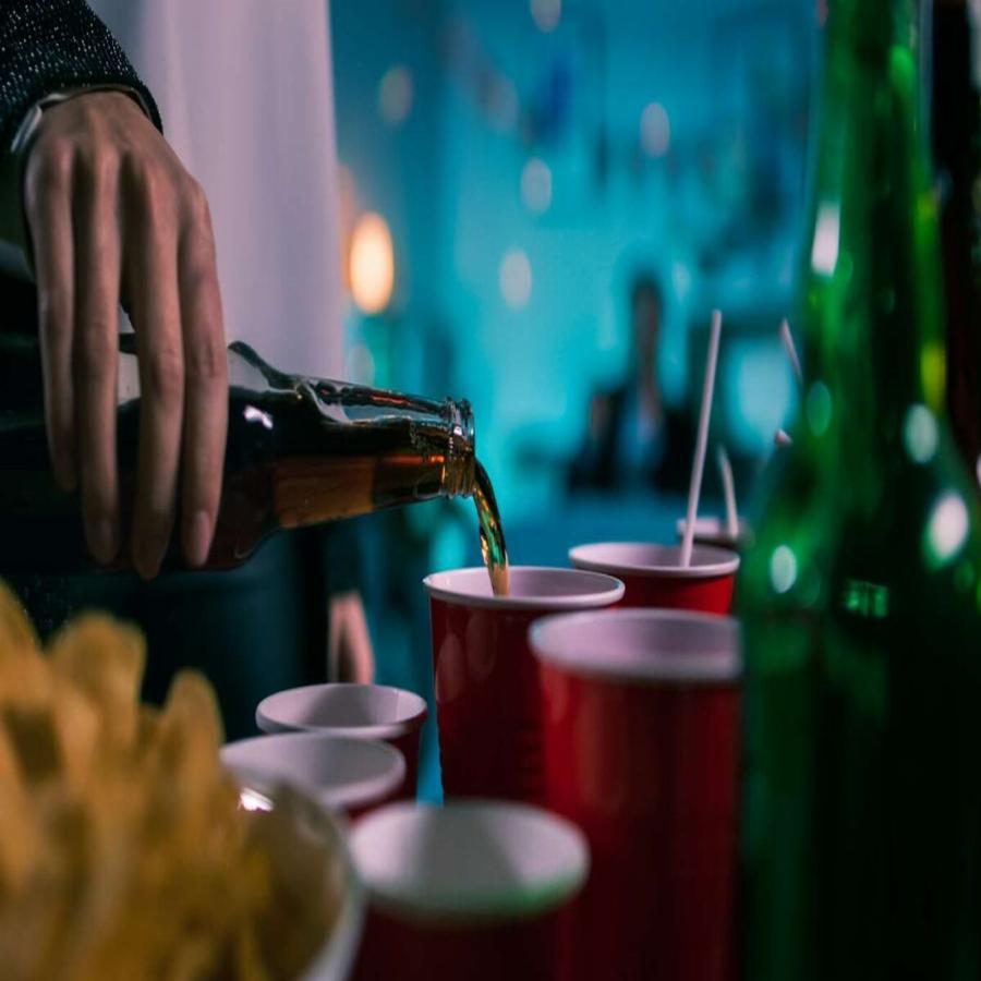 Πλατεία Βάθης: Σοκ με κορονοπάρτι 18 ατόμων σε σπίτι -Τσουχτερά πρόστιμα από την αστυνομία