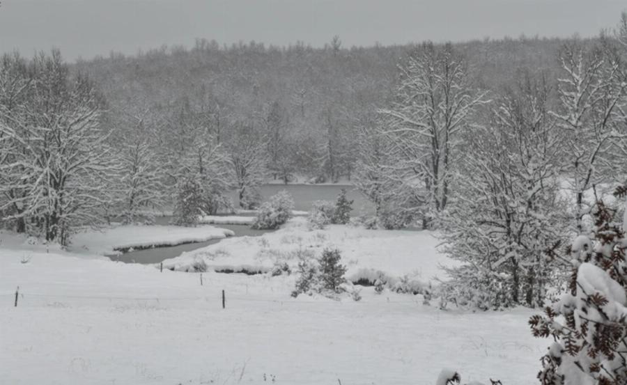 Λίμνη Πλαστήρα: Μαγευτικό το τοπίο από τα χιόνια της κακοκαιρίας «Μήδεια» – Εντυπωσιακές φωτογραφίες