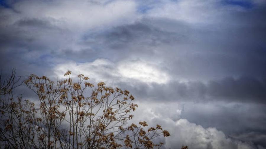 Πρόγνωση καιρού 10/2: Καλοκαιρία με λίγες τοπικές βροχές και αφρικανική σκόνη – Δείτε τον καιρό