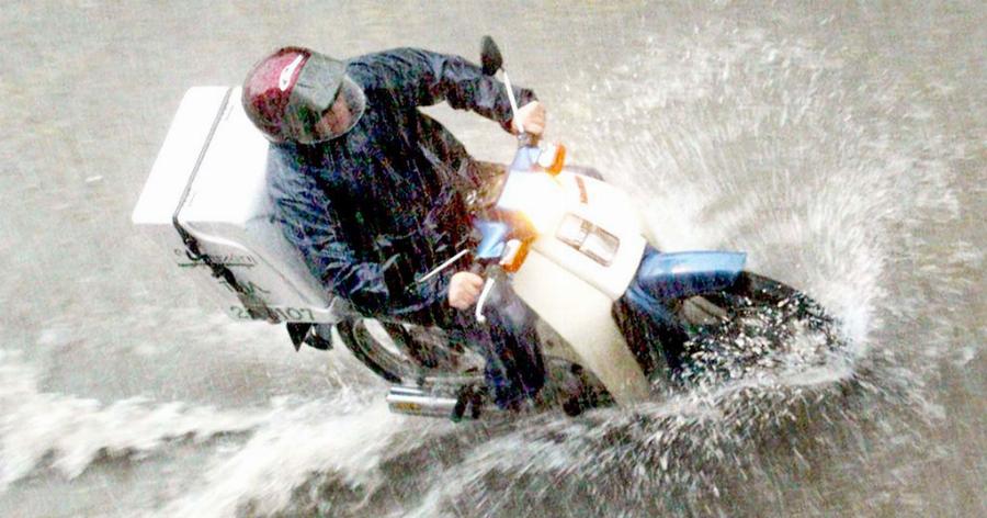 Θεσσαλονίκη delivery: Διανομείς ζητούν να μην λειτουργήσει το delivery λόγω κακοκαιρίας – Η ανακοίνωσή τους