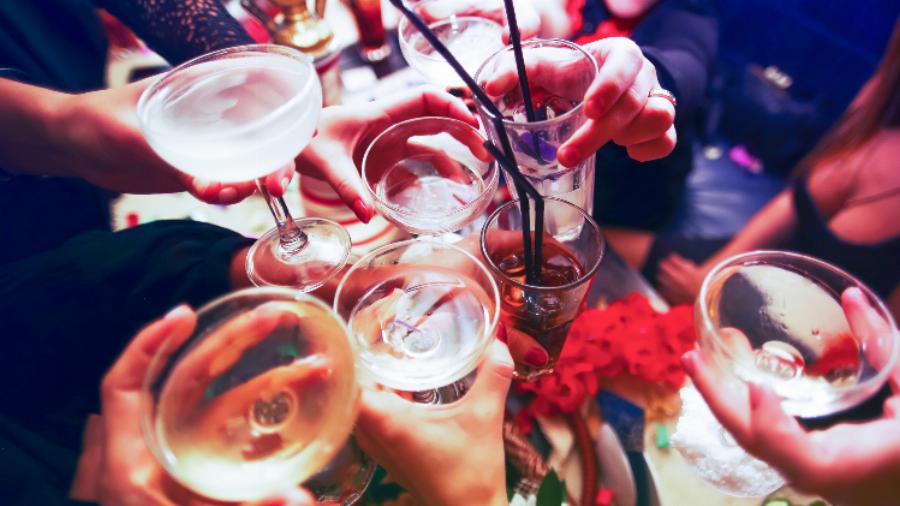 Κυψέλη σοκ: 42 άτομα έκαναν κορονοπάρτι σε σπίτι στην Κυψέλη – Επιβλήθηκαν τσουχτερά πρόστιμα