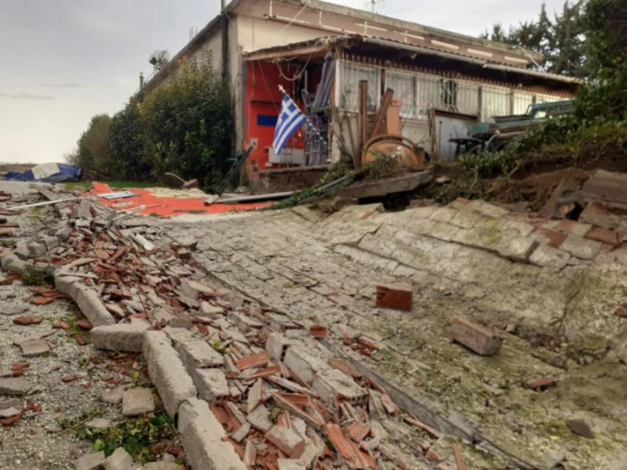 Καιρός Σέρρες: Μεγάλες καταστροφές από ανεμοστρόβιλο – Το 99% των κτιρίων στην Τούμπα υπέστησαν ζημιές