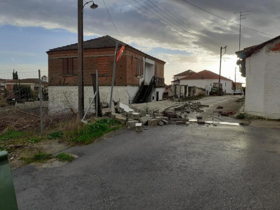 Καιρός Σέρρες: Μεγάλες καταστροφές από ανεμοστρόβιλο – Το 99% των κτιρίων στην Τούμπα υπέστησαν ζημιές