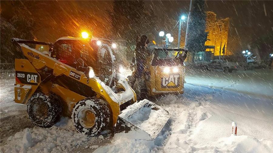 Χιόνια στην Αττική: Το έχει στρώσει για τα καλά στα βόρεια προάστια – Δείτε φωτογραφίες και βίντεο