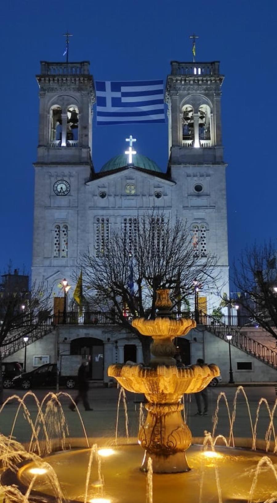 Τρίπολη: Τεράστια ελληνική σημαία υψώθηκε στον Άγιο Βασίλειο προς τιμή του Κολοκοτρώνη