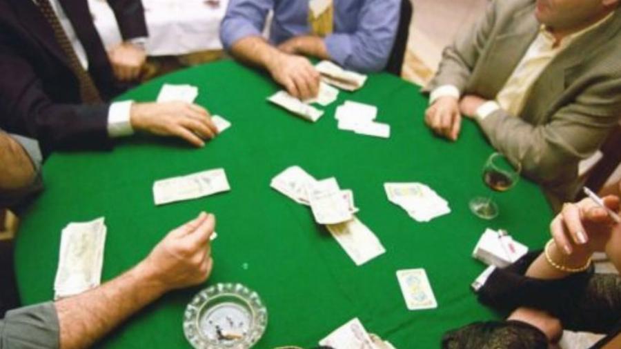 Γιαννιτσά κορονοϊός: Σοκ με 32χρονο που είχε μετατρέψει σε χαρτοπαικτική λέσχη το διαμέρισμά του